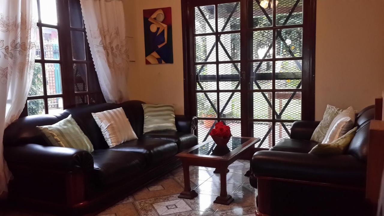 Casa Folks Bed and Breakfast Puerto Iguazú Exterior foto