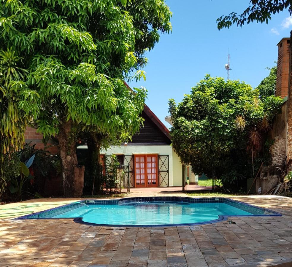 Casa Folks Bed and Breakfast Puerto Iguazú Exterior foto