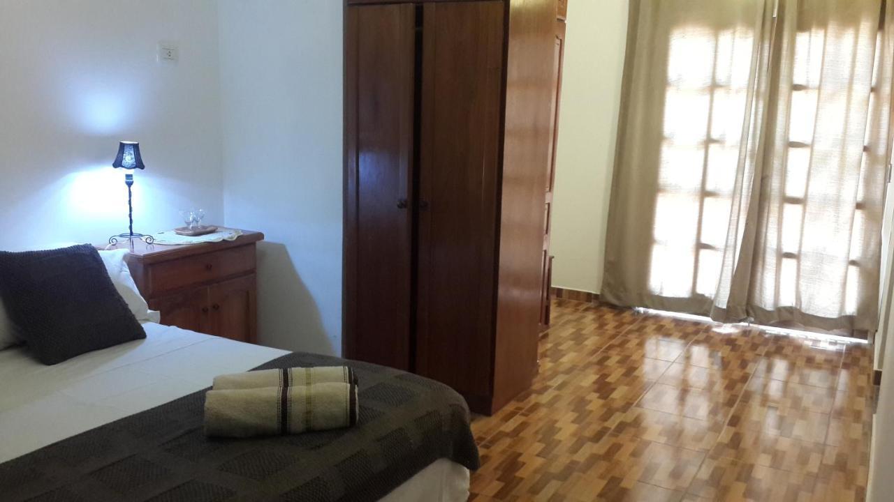 Casa Folks Bed and Breakfast Puerto Iguazú Exterior foto